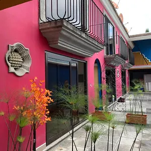 casa-los-santos.guatemalaantiguahotels.com/